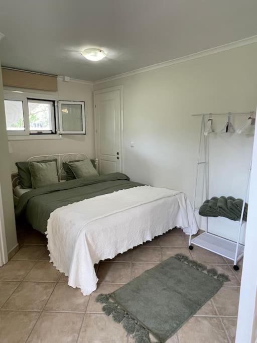 Olive Garden Apartment Mandrotopos